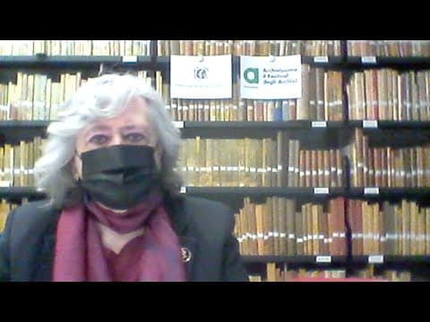 Incontro di generazioni in un cortile torinese